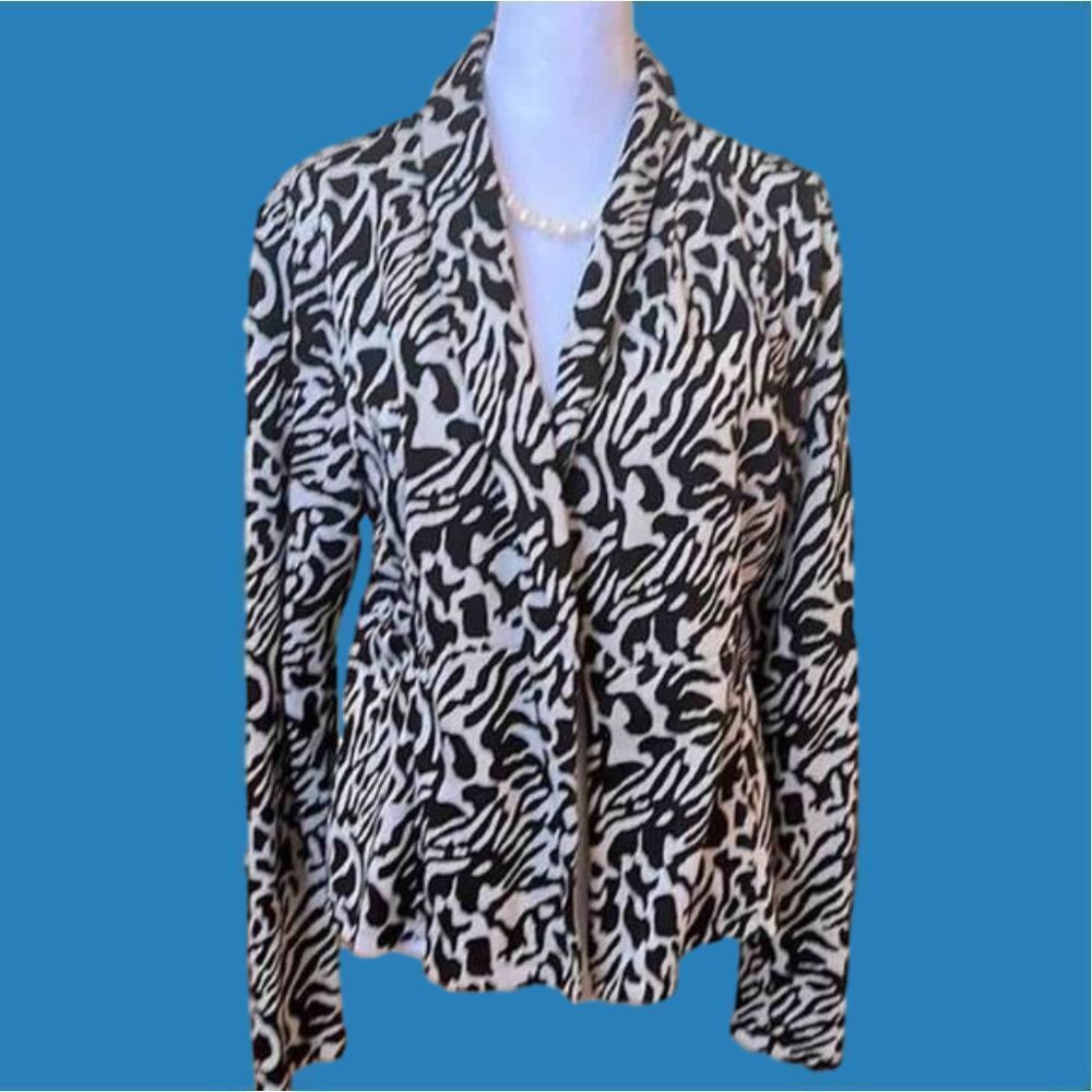 VERSONA cardigan size Medium
